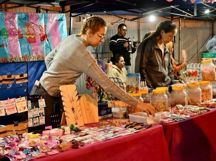 8A: Gran acompañamiento del público para
el cierre del festival en el paseo ferroviario