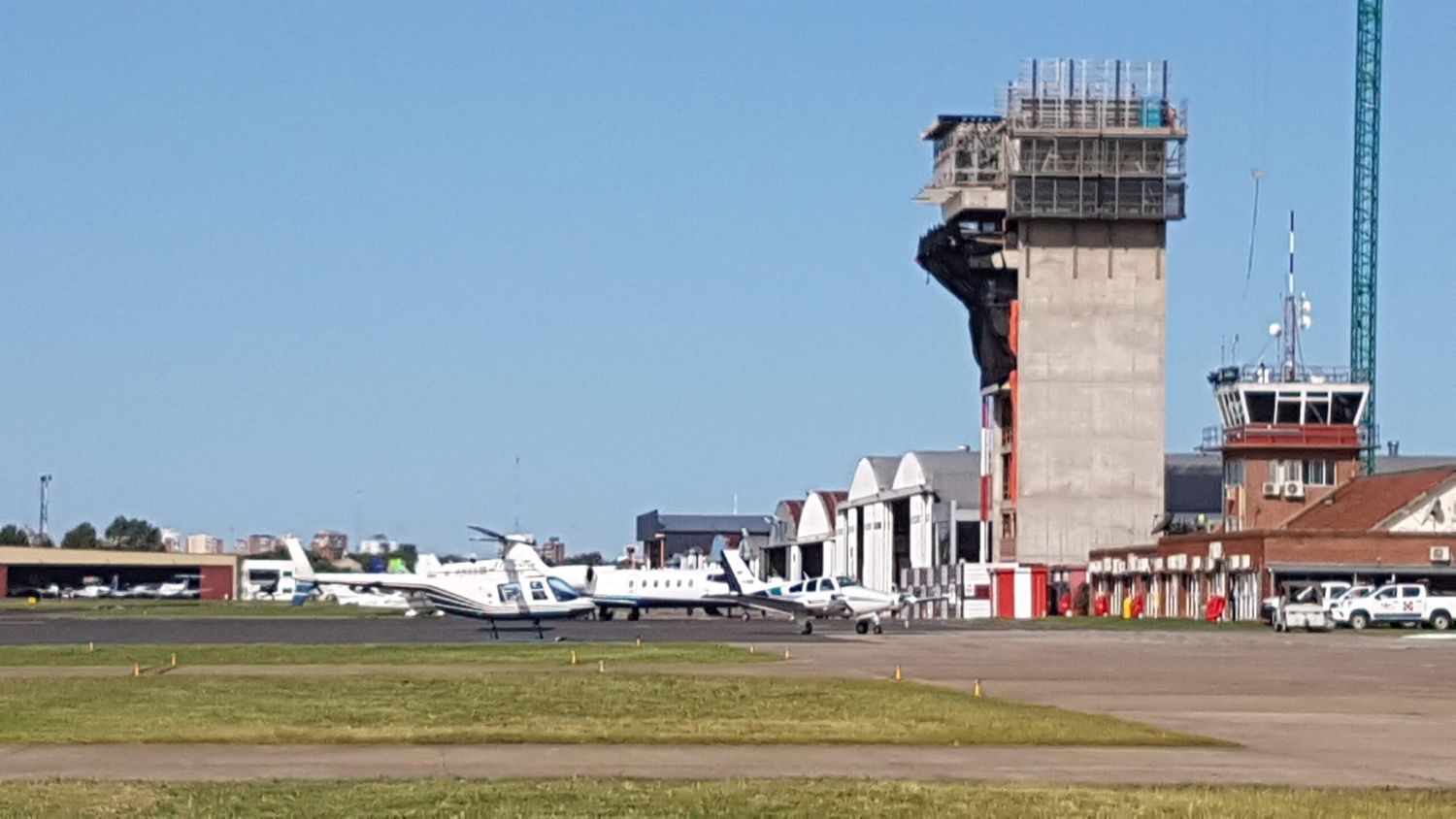 Quejas por importantes demoras en el Aeropuerto Internacional de San Fernando