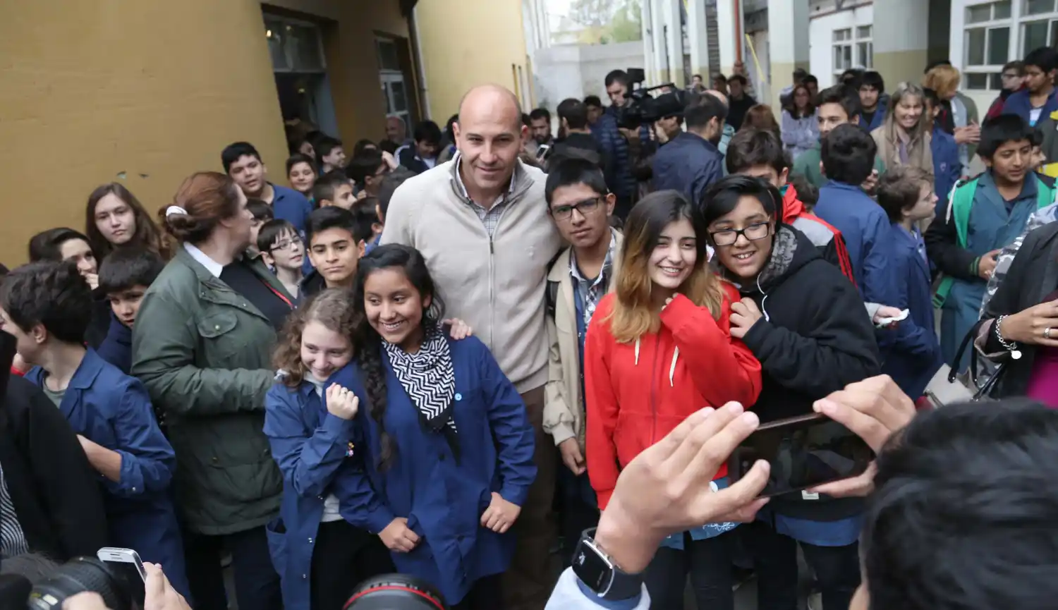 Molina entregó kits robóticos en Quilmes: "Lo que viene es la Argentina del desarrollo"