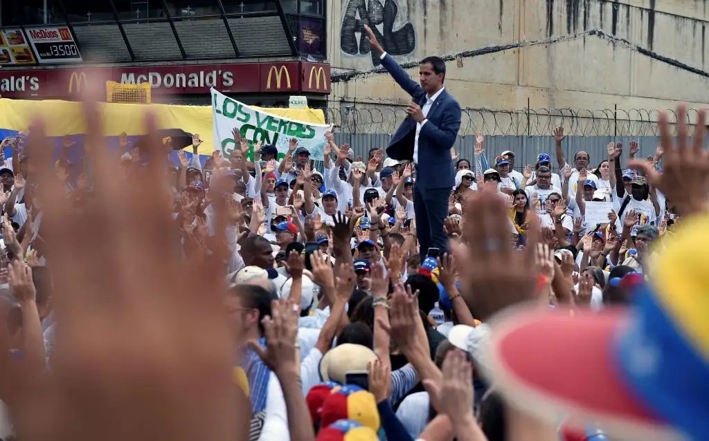 Maduro y Guaidó miden fuerzas antes de marchas del 1 de mayo