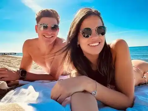 "Arañita" en camino: el video con el que Julián Álvarez y Emilia Ferrero revelaron el sexo de su primer hijo