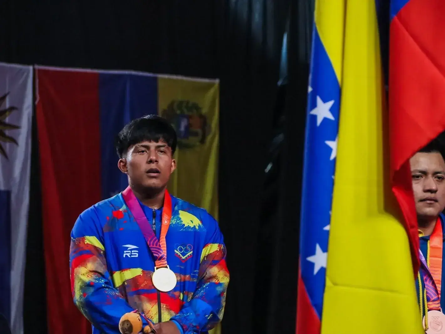 El venezolano Ángel Rodríguez ganó el oro en levantamiento de pesas y logró un nuevo record: 203 kg. Foto: Prensa Juegos Suramericanos
