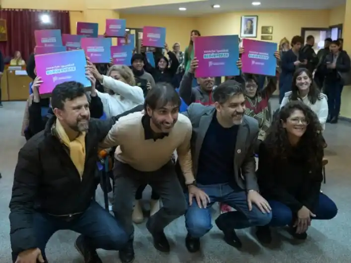 La jornada en Punta Indio incluyó la entrega de computadoras del programa Conectar Igualdad Bonaerense a 52 estudiantes.