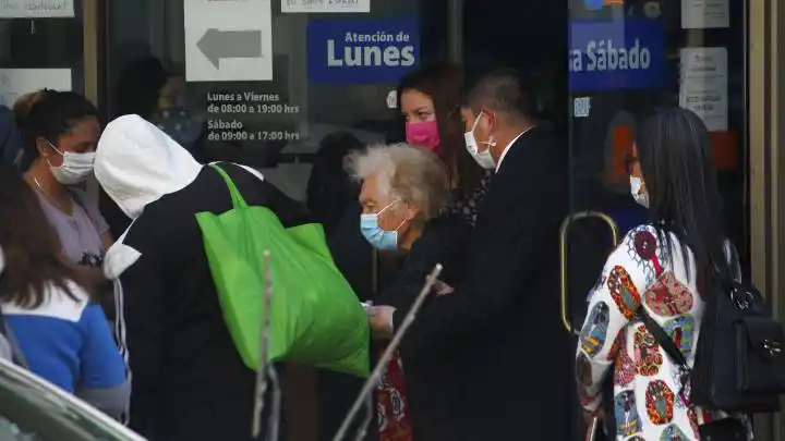 PANDEMIA AVANZA: más de 930.000 personas fallecieron en el mundo por la COVID-19
