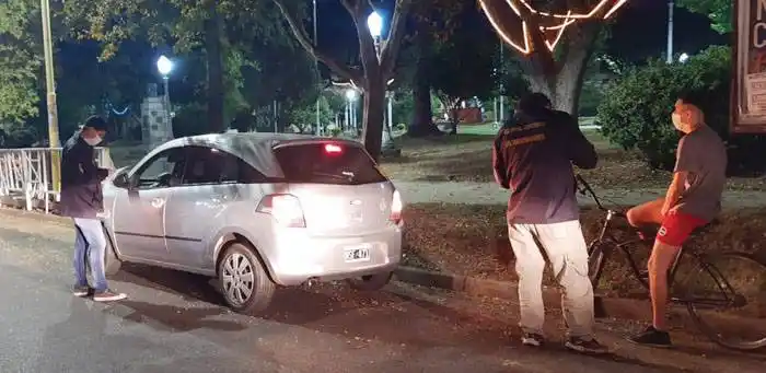 Controles policiales para que la gente cumpla la cuarentena 