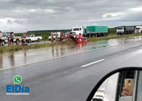Accidente en la 14: la autovía permanece anegada 