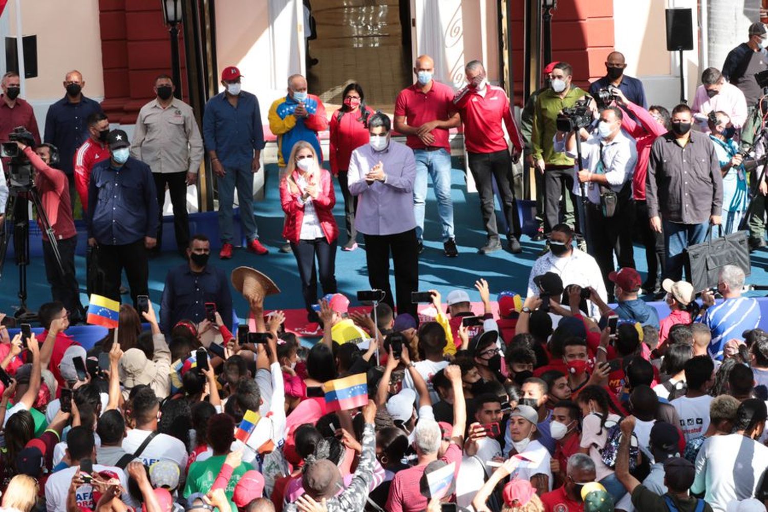 Maduro mantendrá la flexibilización para favorecer las actividades educativas, laborales y económicas
