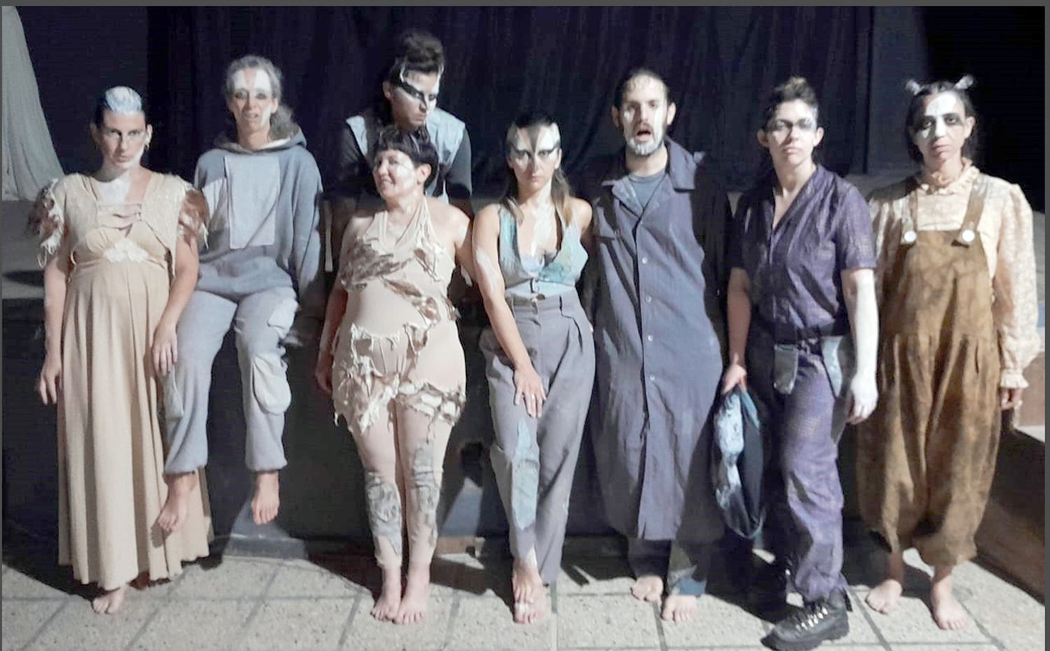 Elenco. Subirá a escena con un material de poética fantástica