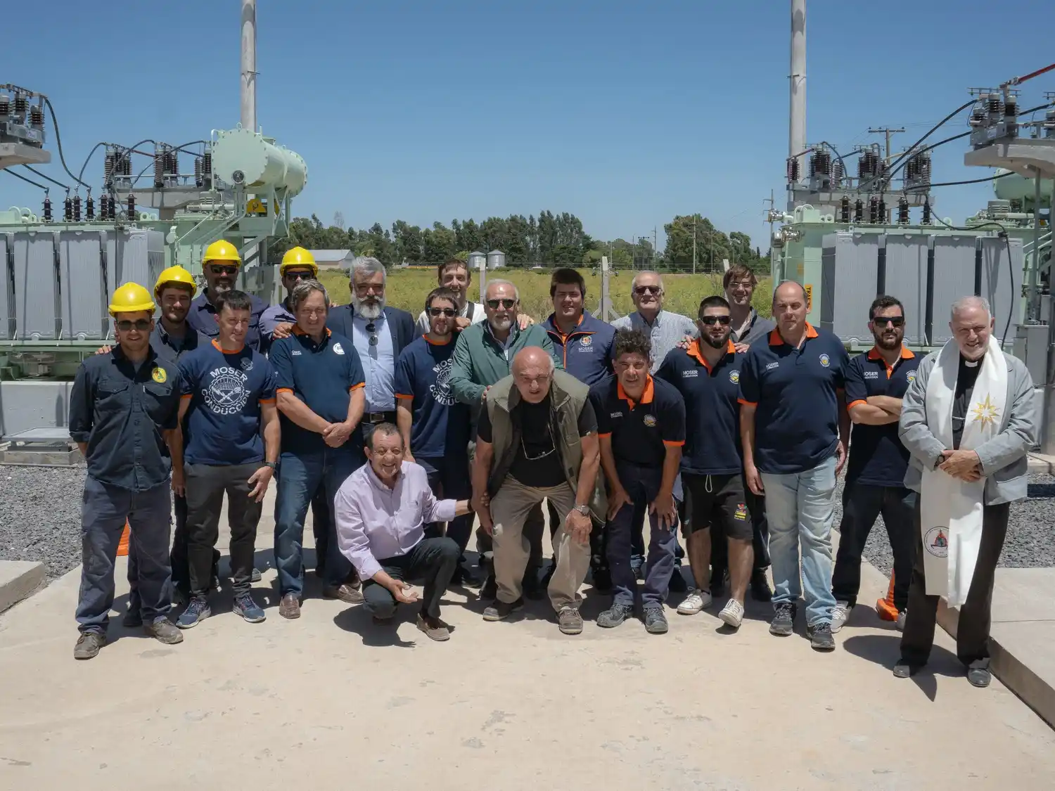 El acto de inauguración contó con presencia de autoridades municipales, EDEA, ENHOSA, Energía de la Provincia de Buenos Aires, de la cooperativa eléctrica de Benito Juárez y del gremio de Luz y Fuerza de Mercedes