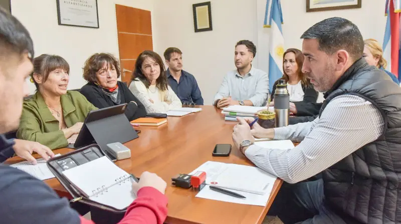 Reclaman medidas urgentes para auxiliares de educación y advierten desigualdades