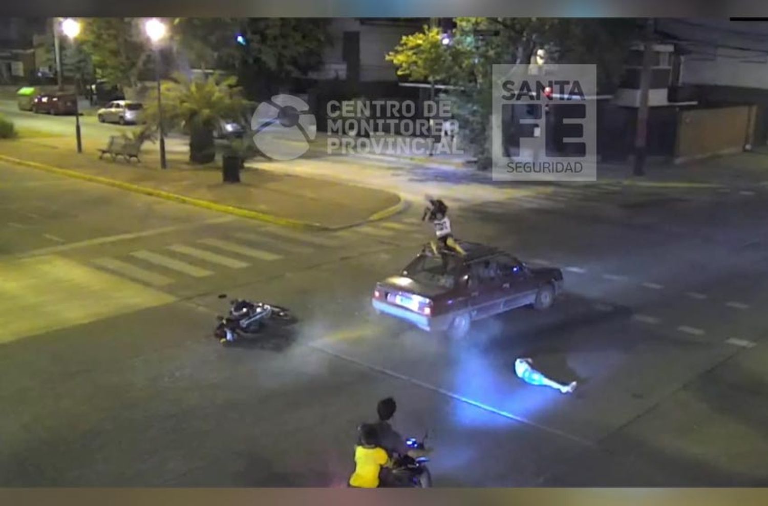 Una motociclista de 14 años chocó junto con su hermano en una moto