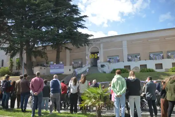 En un emotivo acto con música y la presencia de autoridades, celebraron el centenario del Hogar San José