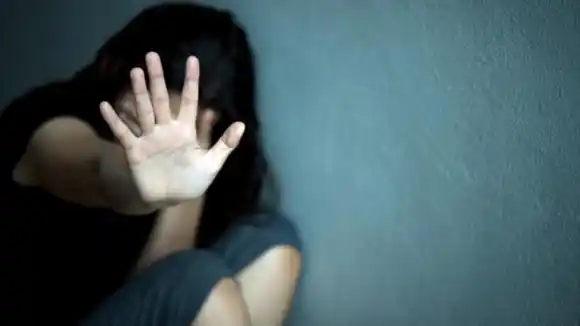 PENA MÁXIMA: sentencian a un abuelastro por abusar de una menor