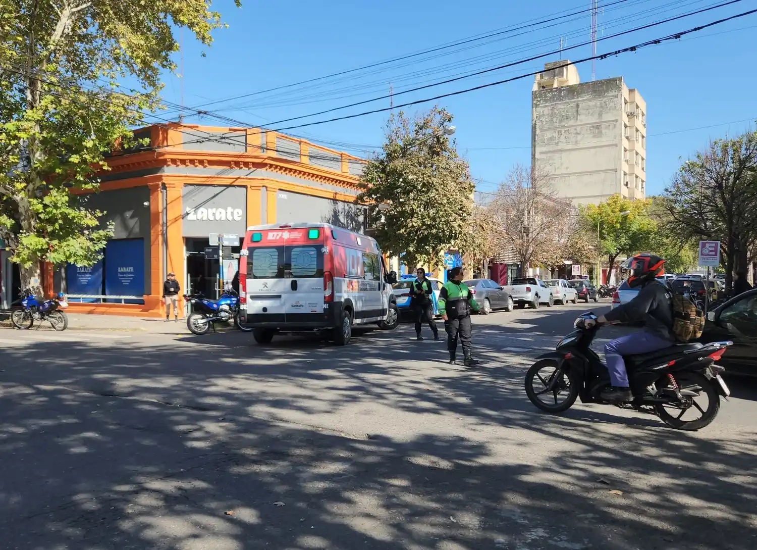 Accidente en pleno centro, frente a Banco Nación | Crédito: RADIO RAFAELA - 4