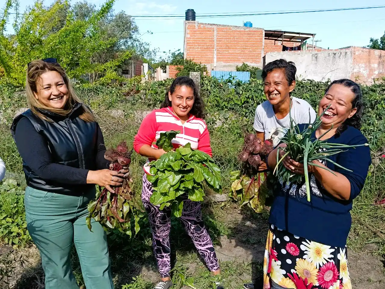 Vecinos impulsan huertas comunitarias como espacios de acompañamiento social