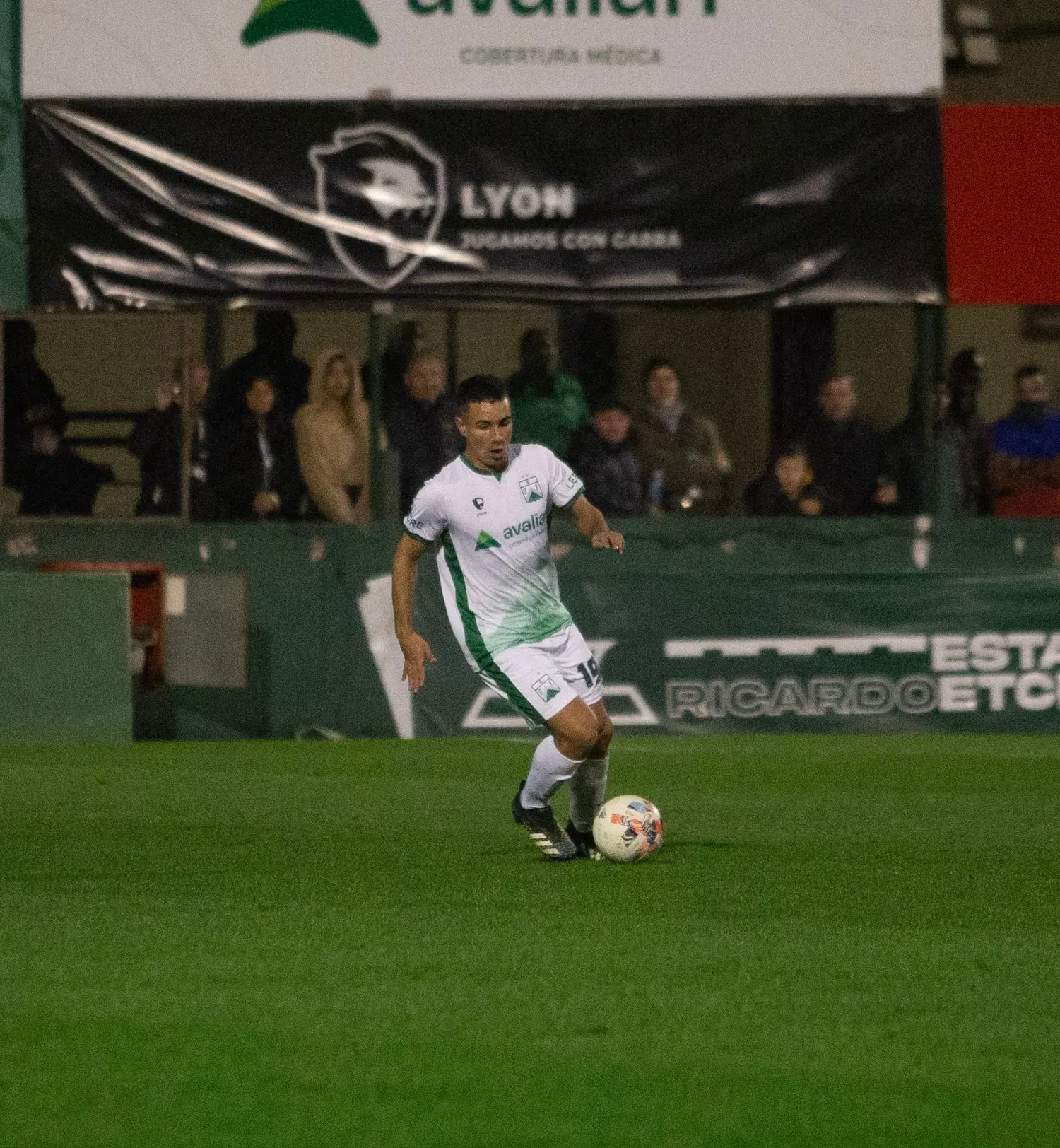 Fútbol: Martín Campos debutó en la primera de Ferro