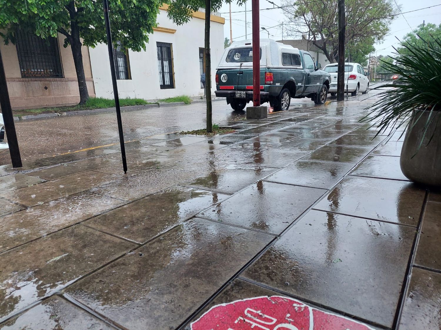 Llueve fuerte en San Pedro y hay advertencia meteorológica a corto plazo por tormentas