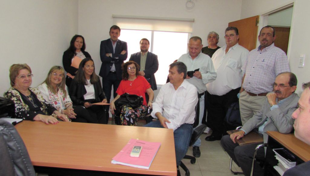 El gobierno  convocó a los gremios docentes a paritaria