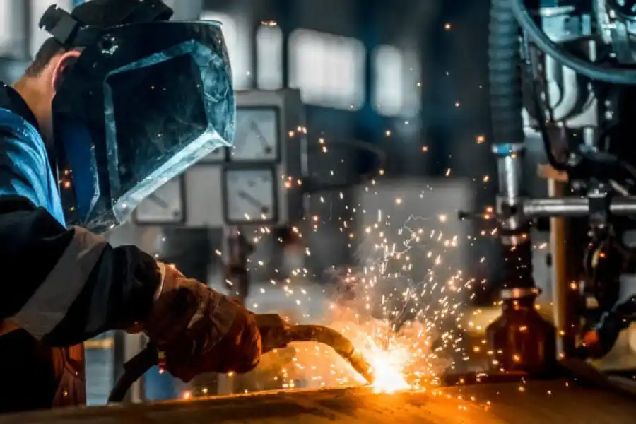 La UIA cuestionó que la plataforma de Milei no tiene políticas para el sector industrial