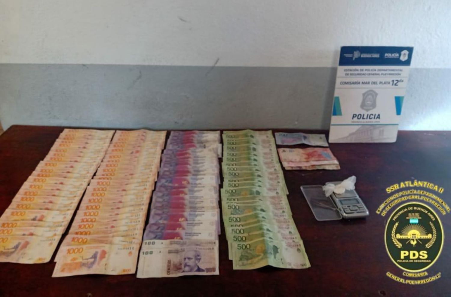 Manejaba a gran velocidad, con cocaina y 57 mil pesos en su poder