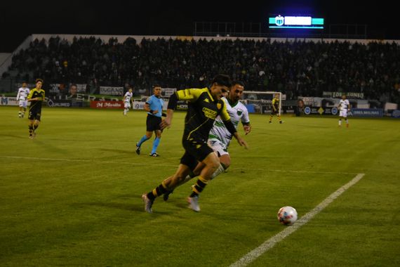 En Mataderos, un Santamarina en caída libre terminó aplastado por Nueva Chicago