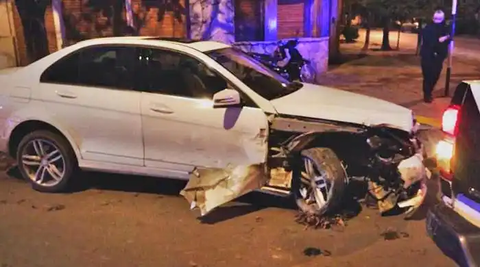Bahía Blanca: Exfuncionario chocó a cuatro autos y casi lo linchan 