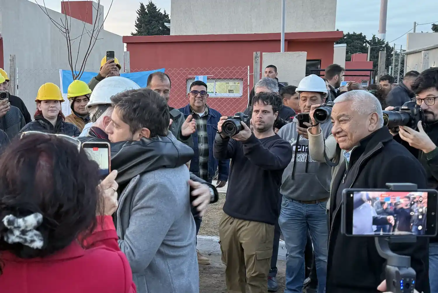 fabián veneziano abraza a kicillof