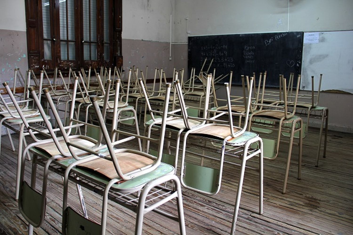 Los docentes realizaron un nuevo paro y volantearon en el centro