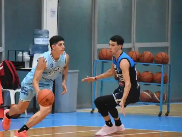 Racing se impuso en San Cristóbal e igualó la serie ante la Crema rafaelina.Foto:Prensa AR