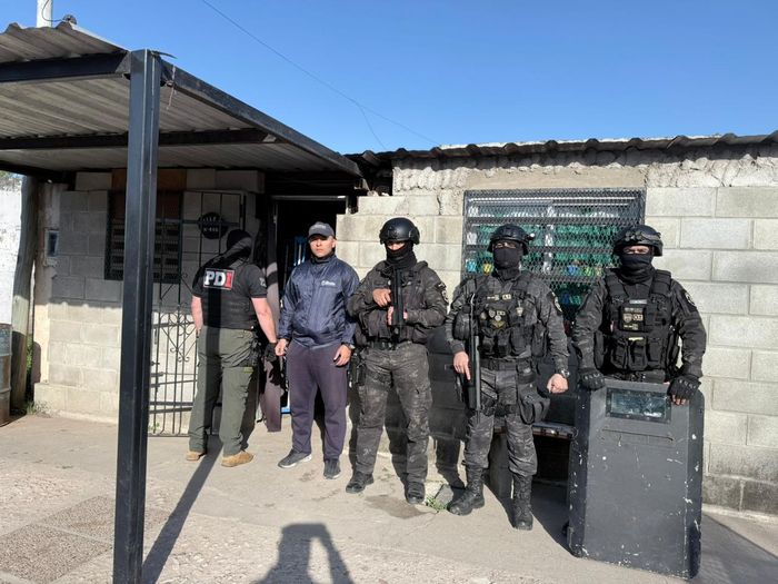 Allanamientos y detención: la PDI capturó a dos hombres en la región por estafas frontera santiago del estero - 2