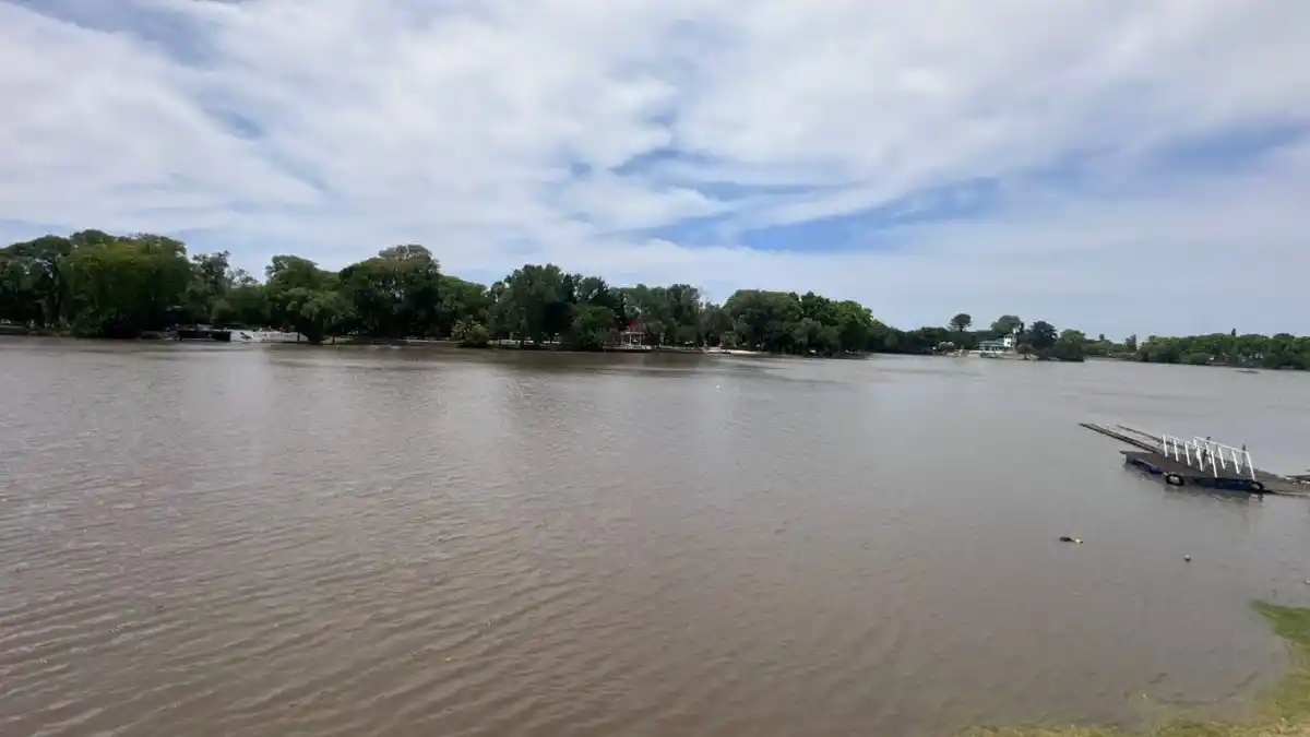 Crece el río Gualeguaychú: la sudestada provocó un repunte y obligó a Defensa Civil a iniciar una vigilancia