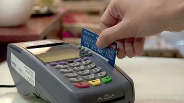 Las cuotas sin interés resisten frente al pago en efectivo