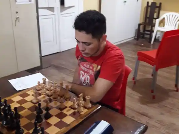 Gabriel Spandre ganó y quedó solo como puntero en Segunda