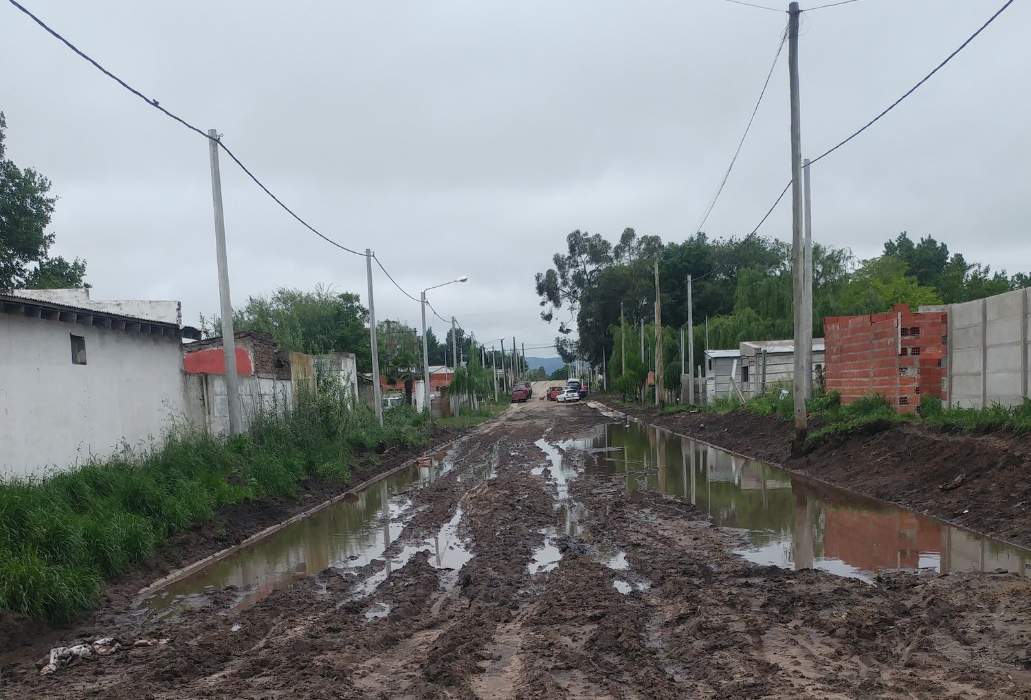 Cabral, entre Piccirilli y Navarro, intransitable