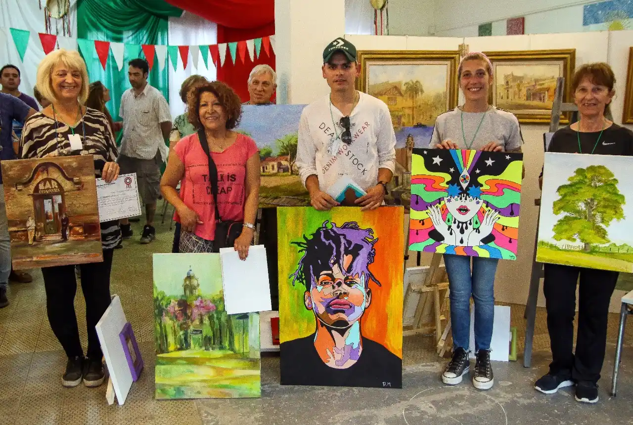 La imagen corresponde al Encuentro de Pintores Firmat del año 2019.