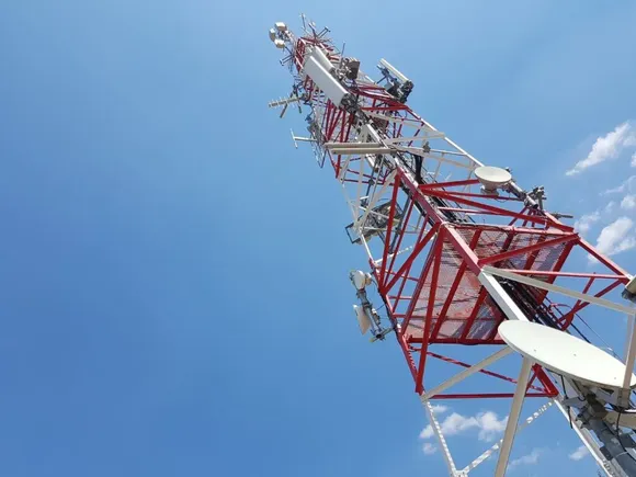 El Municipio quiso cobrar varios años por una antena que ya no existe