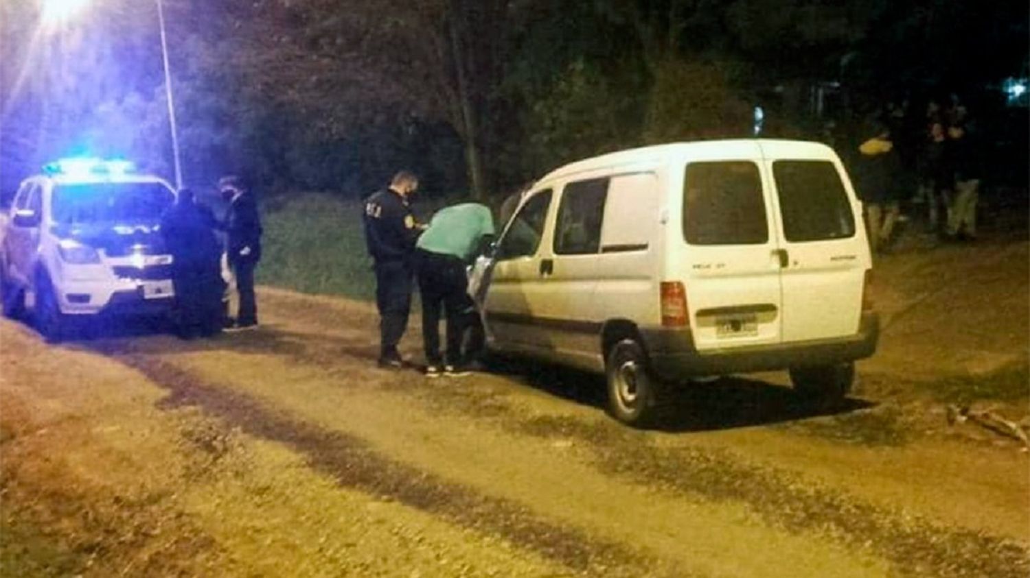 En plena cuarentena, varios jóvenes hicieron una choripaneada