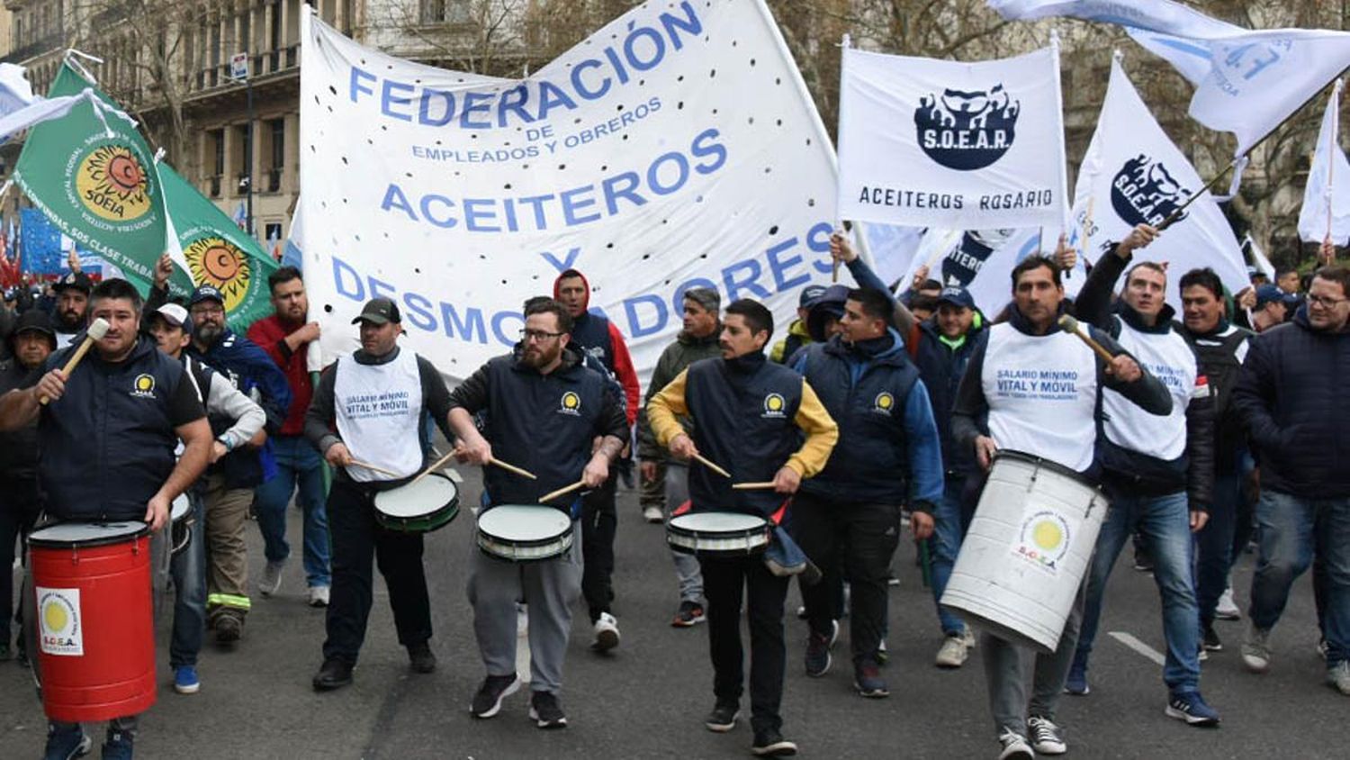 Continúa el paro de los aceiteros