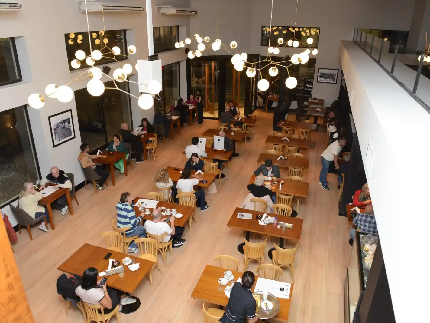 La icónica esquina tandilense recuperó un espacio emblemático de la gastronomía.