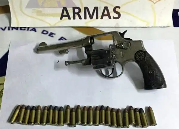 Bicicletas, un arma, balas, tablets  y hasta una planta de marihuana