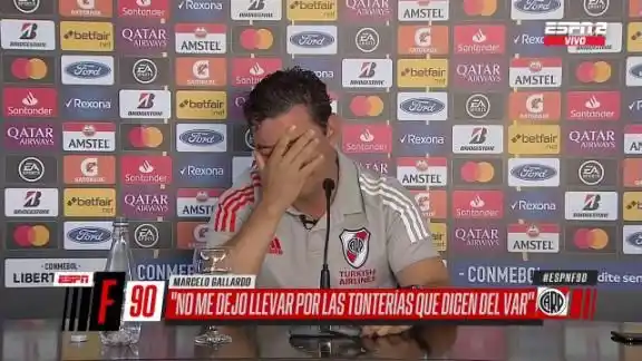 Gallardo habló del VAR y protagonizó un blooper insólito