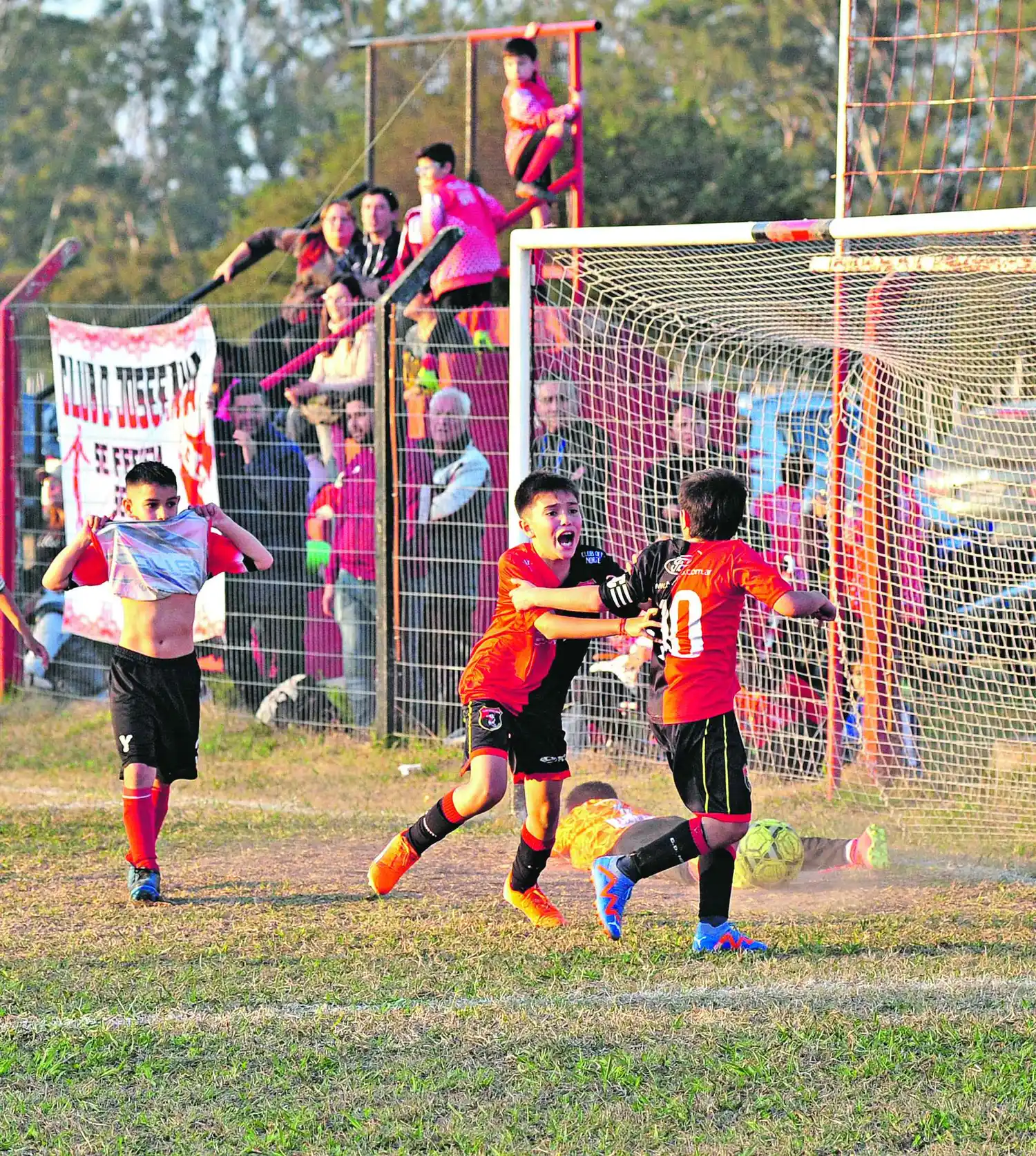 La alegría de los niños de la categoría 2012