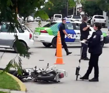 Un motociclista lesionado