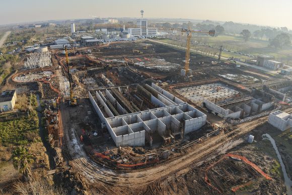 "Histórica, ambiciosa e imprescindible": Kicillof recorrió la obra de la nueva planta potabilizadora en Ensenada