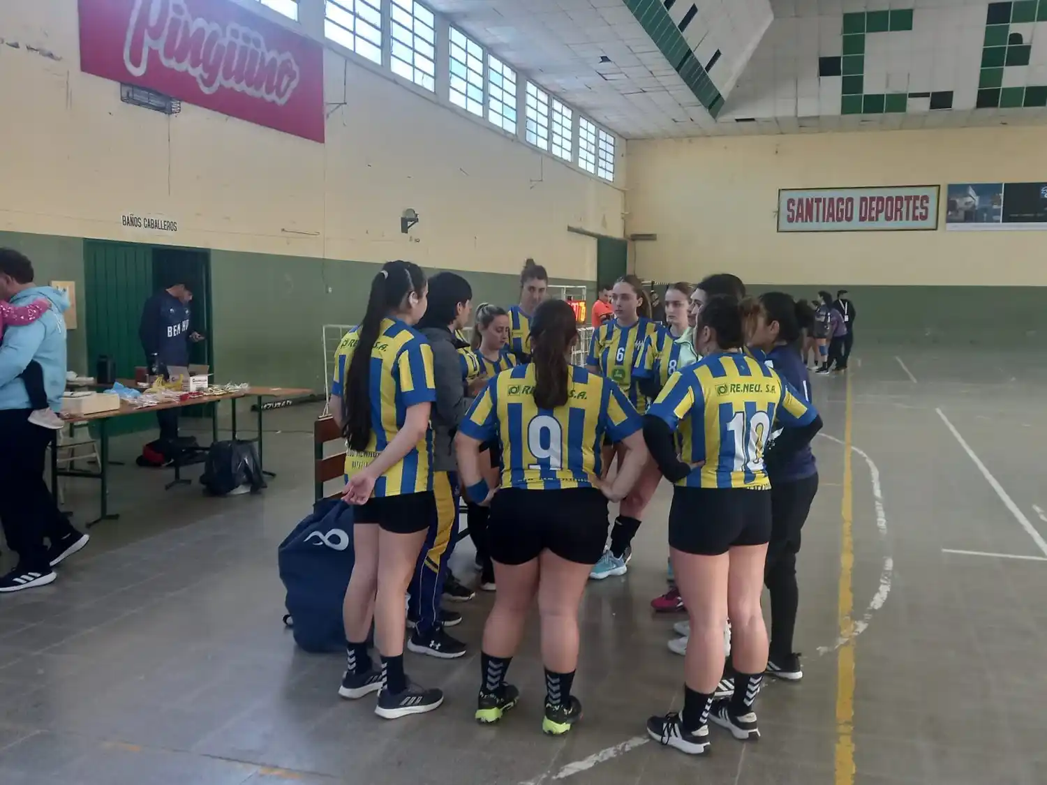 Almagro jugó por la iga Santafesina de Handball