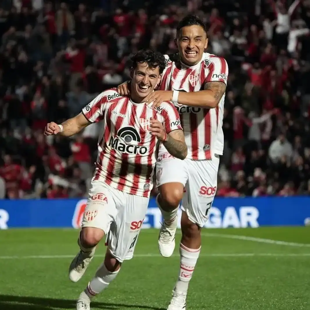 Lázaro festeja el gol del triunfo.