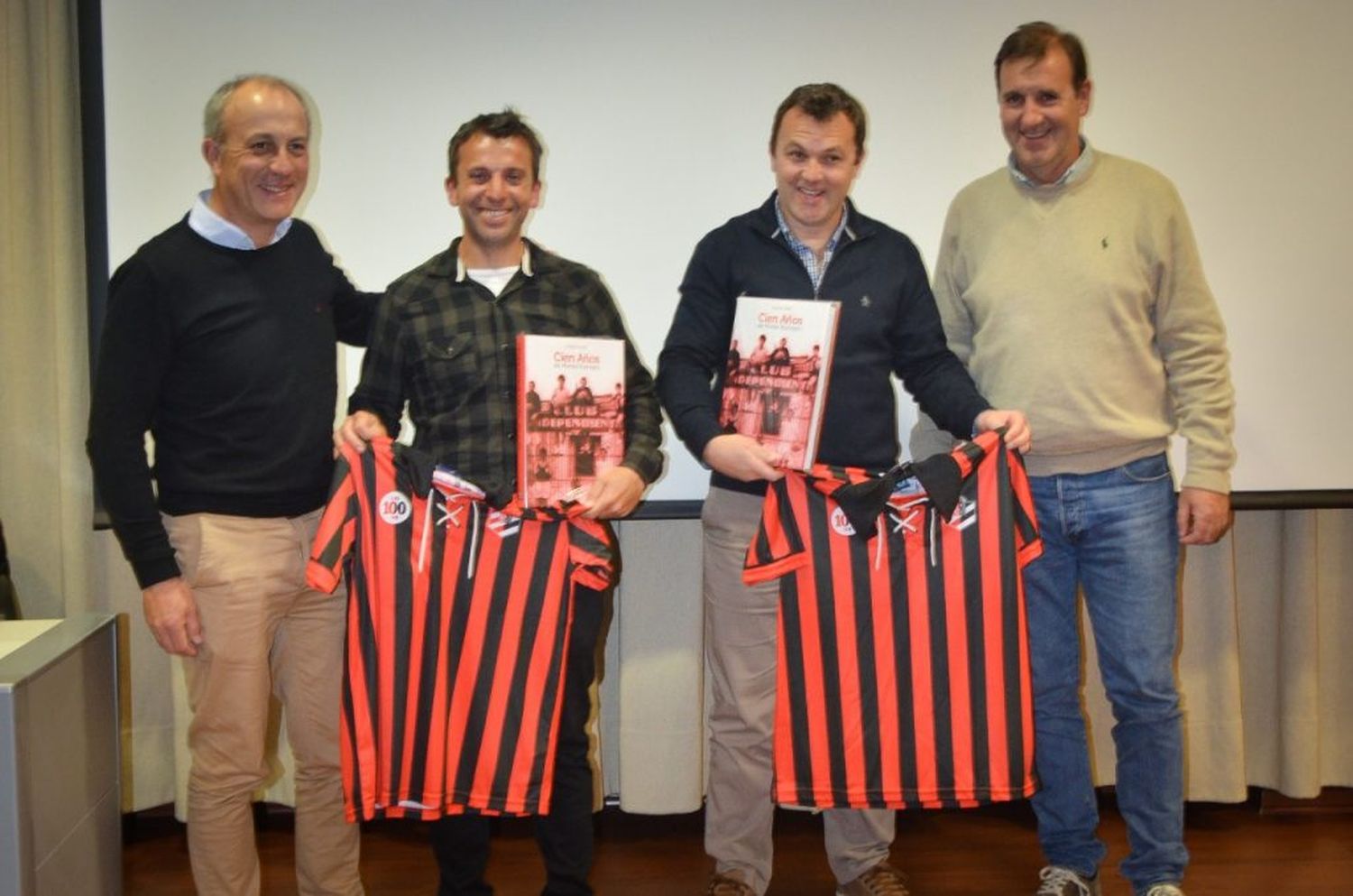 Bernardo Romeo y Martín Tassi brindaron una "charla de fútbol"