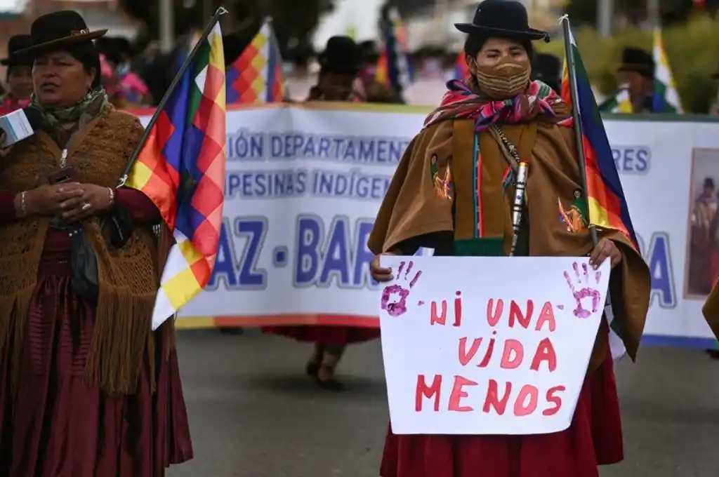 Una innovadora aplicación combate la violencia contra las mujeres en Bolivia