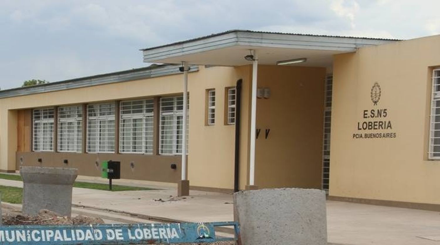 LOBERIA: Reparan escuelas que fueron afectadas por el tornado