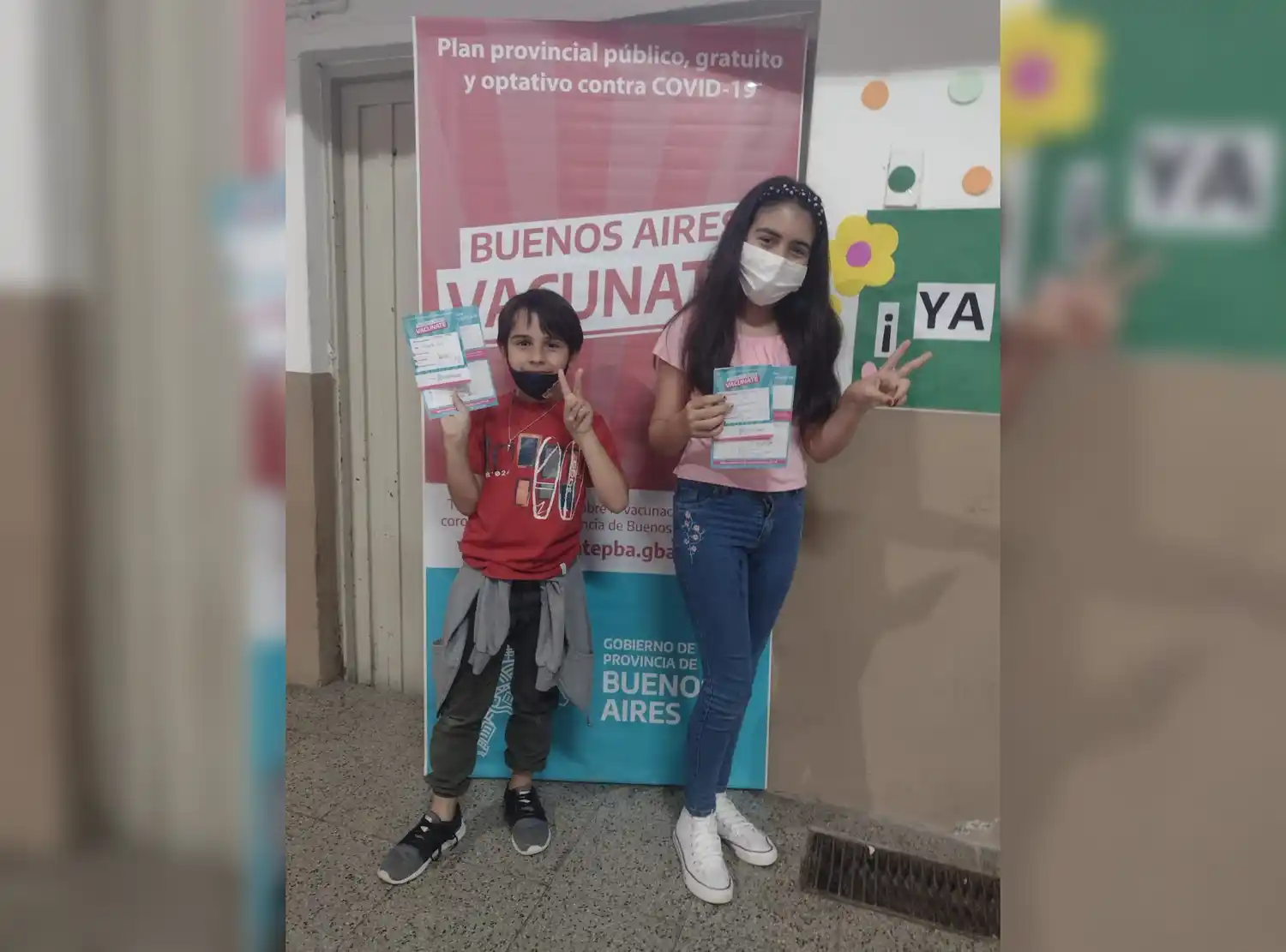 Mateo y Chiara se vacunaron contra el covid-19